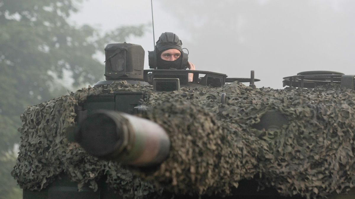 První německé tanky Leopard 2A4 převezme ve středu česká armáda